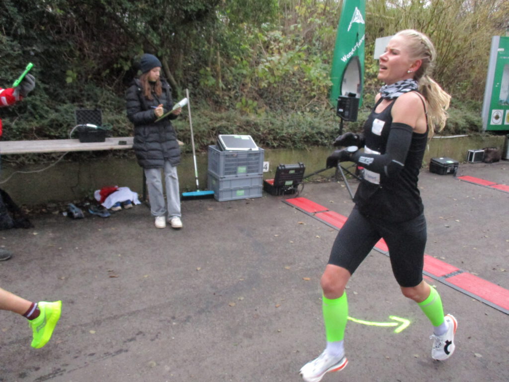 Anna Hiegemann beim Zieleinlauf 10 km (Bild: Bruno Krüger)