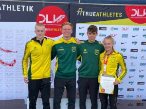Das Bild zeigt die vier Teilnehmer von links: Finn-Ole Nilsson, Noah Felix Herrmanny, Luca Hoffmann und Medaillengewinnerin Viktoria Heising. (Bild: Lukas Rüenauver)