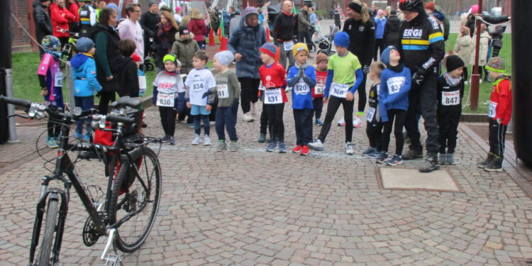 Start des Bambini-Laufs (Bild: Bruno Krüger)